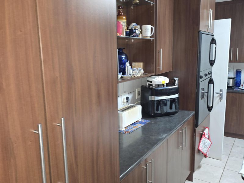 Stunning 4-Bedroom Managerial Property For Sale – Mooinooi - Photo 10