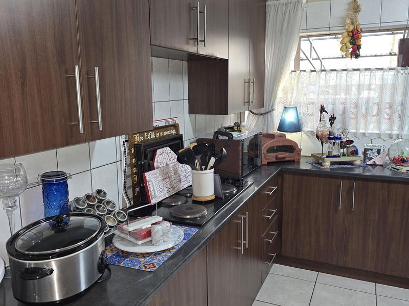 Stunning 4-Bedroom Managerial Property For Sale – Mooinooi - Photo 9