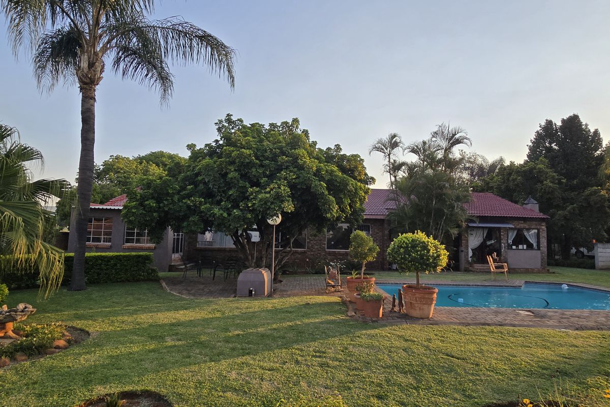 Stunning 4-Bedroom Managerial Property For Sale – Mooinooi - Photo 5