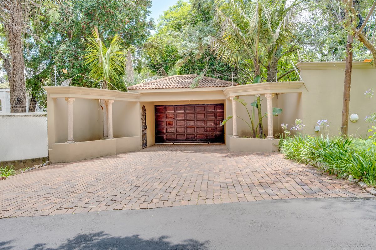 Exclusive Tuscan Bryanston Masterpiece: Resort-Style Villa with Income-Generating Potential - Photo 2