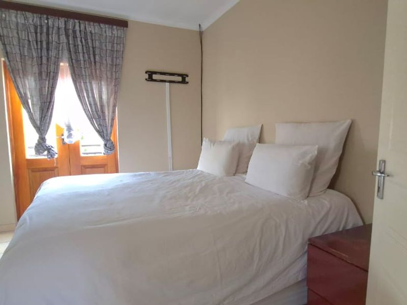 Gorgeous Double Story Property in Brakpan North - Photo 10