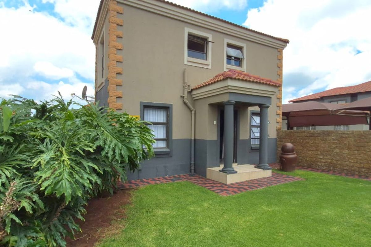 Gorgeous Double Story Property in Brakpan North - Photo 2