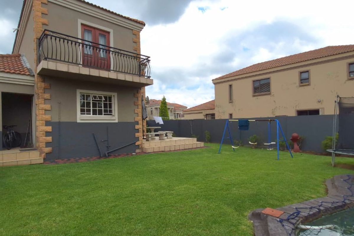 Gorgeous Double Story Property in Brakpan North - Photo 4