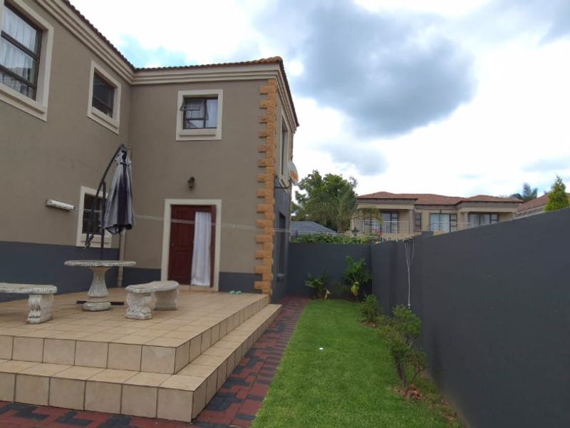 Gorgeous Double Story Property in Brakpan North - Photo 3