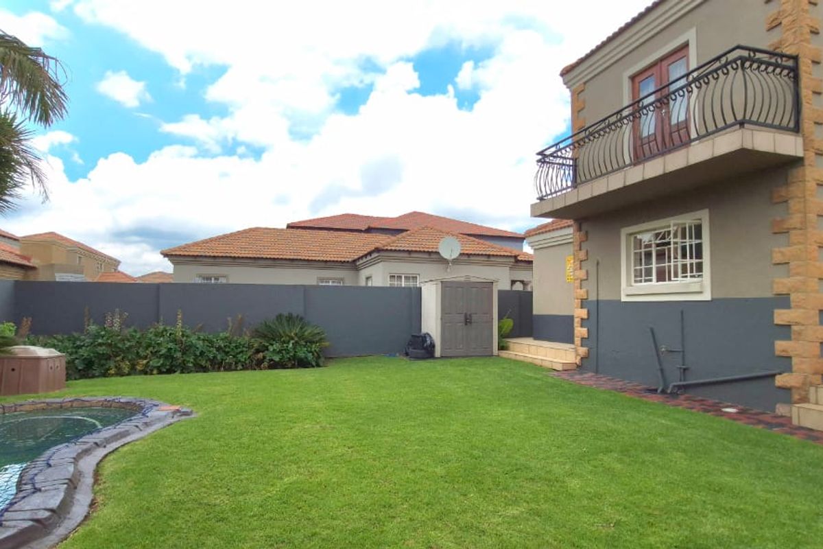 Gorgeous Double Story Property in Brakpan North - Photo 5
