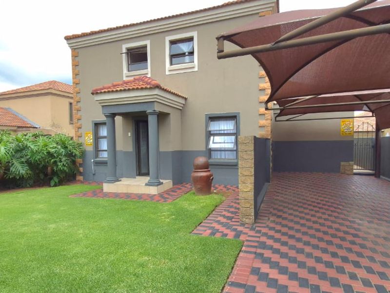 Gorgeous Double Story Property in Brakpan North - Photo 1