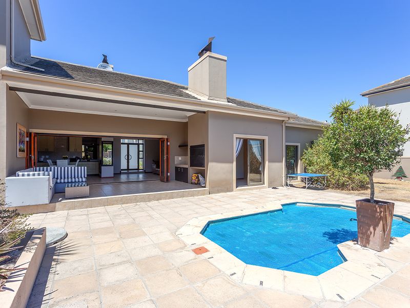 Lovely north-facing home in sought-after estate - Photo 5