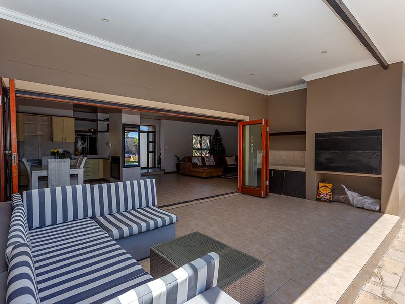 Lovely north-facing home in sought-after estate - Photo 7