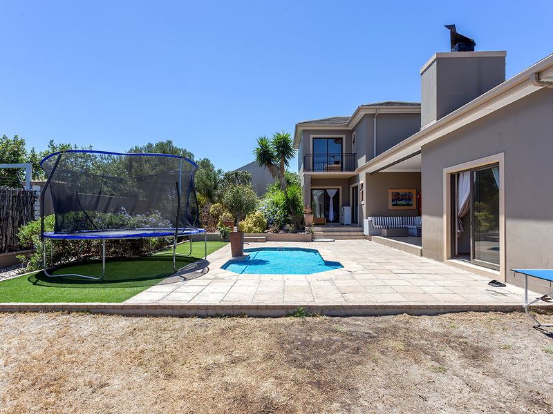 Lovely north-facing home in sought-after estate - Photo 4