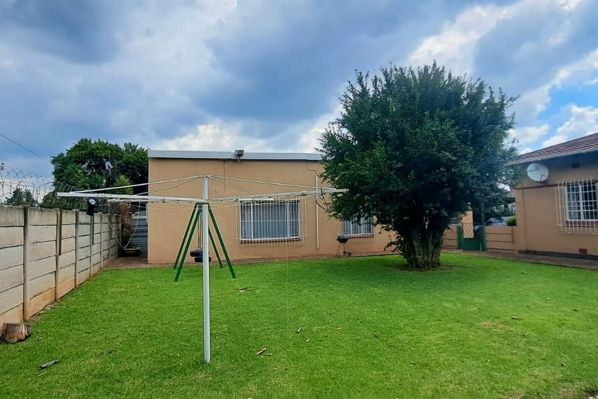 Beautiful Family Home - Photo 3