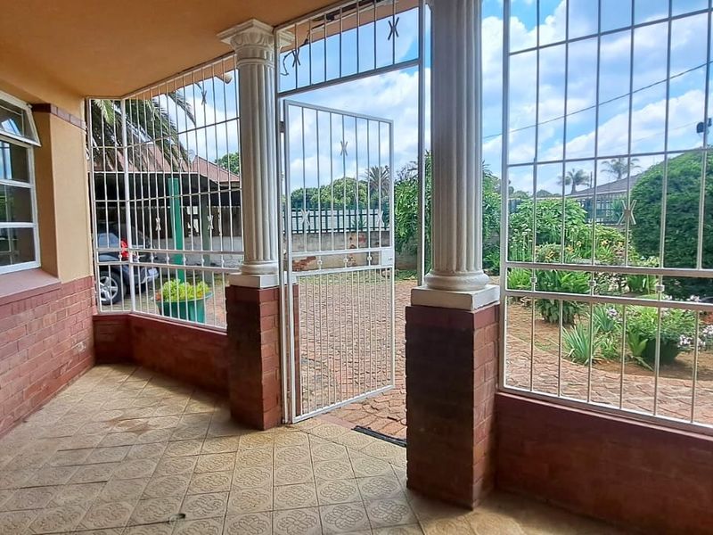 Beautiful Family Home - Photo 2