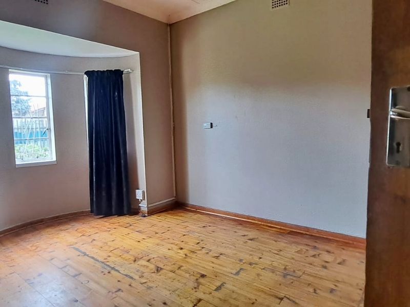 Beautiful Family Home - Photo 8