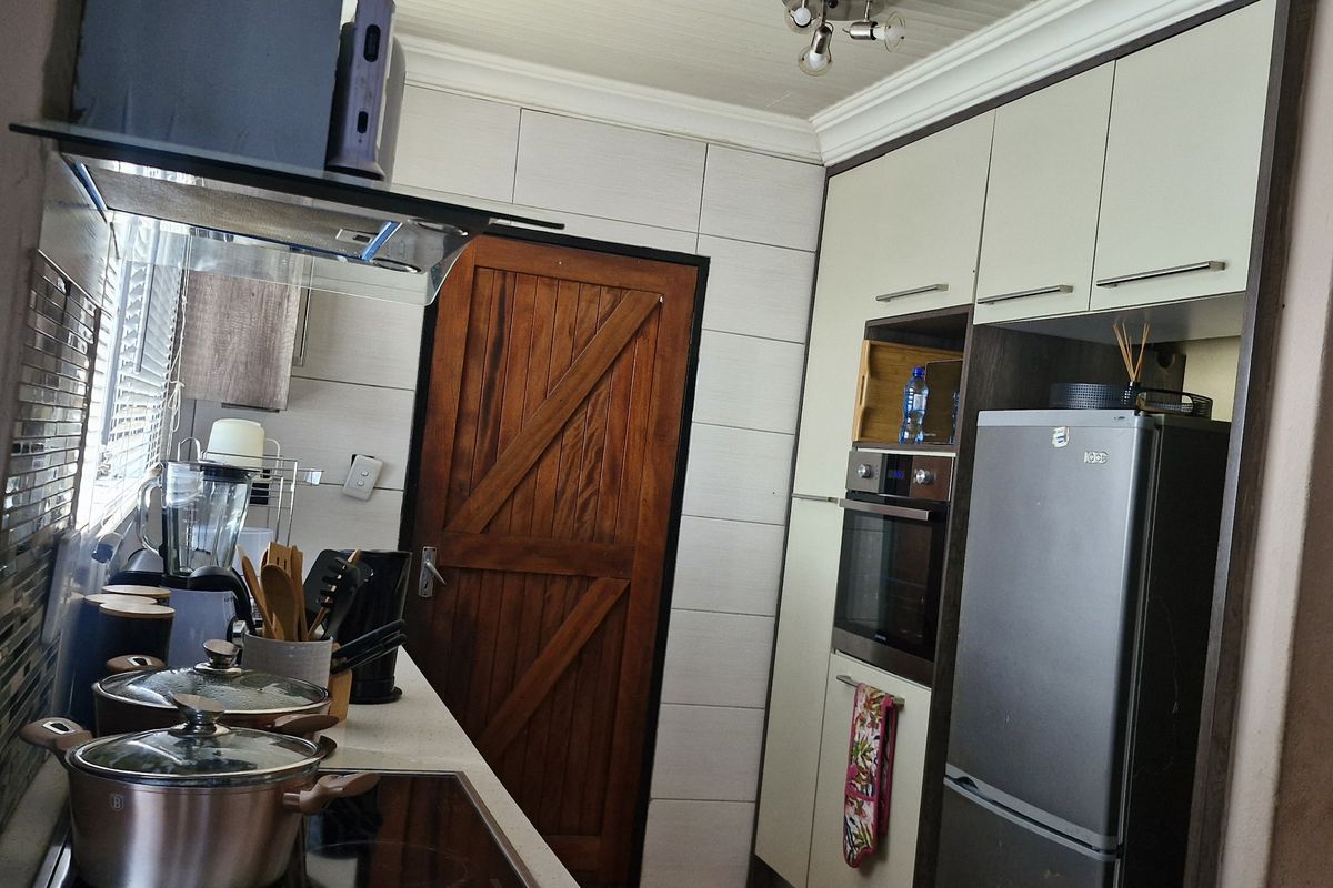 3 BEDROOM HOUSE FOR SALE IN MAHUBE VALLEY FOR R780  000 - Photo 5