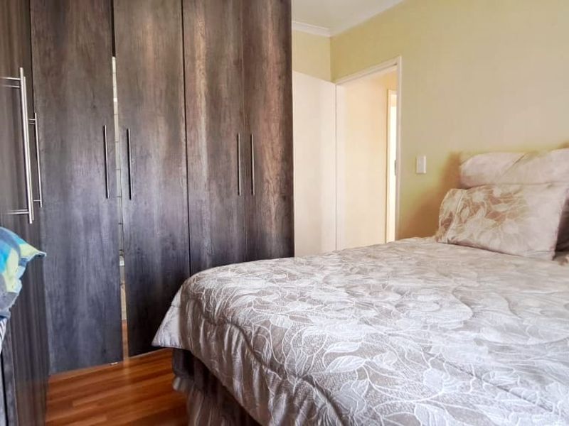 Beautiful Three Bedroom Two Bathroom - Photo 6