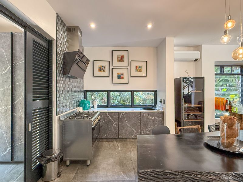 Luxury 5-Bedroom Holiday Home in Zimbali Estate - Photo 3