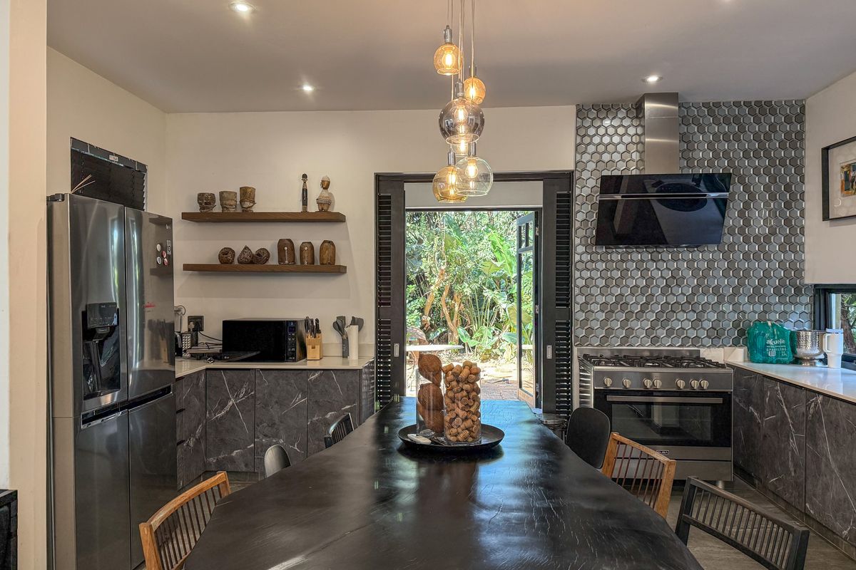 Luxury 5-Bedroom Holiday Home in Zimbali Estate - Photo 4