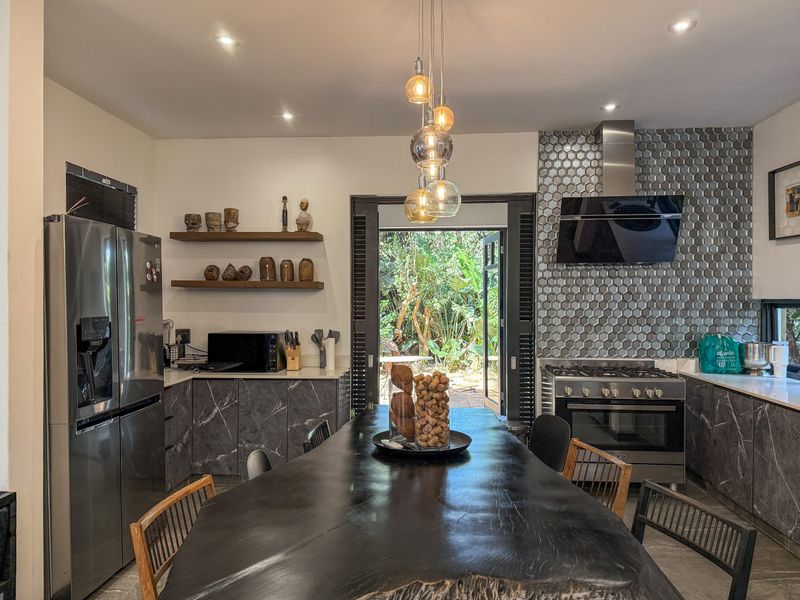 Luxury 5-Bedroom Holiday Home in Zimbali Estate - Photo 4