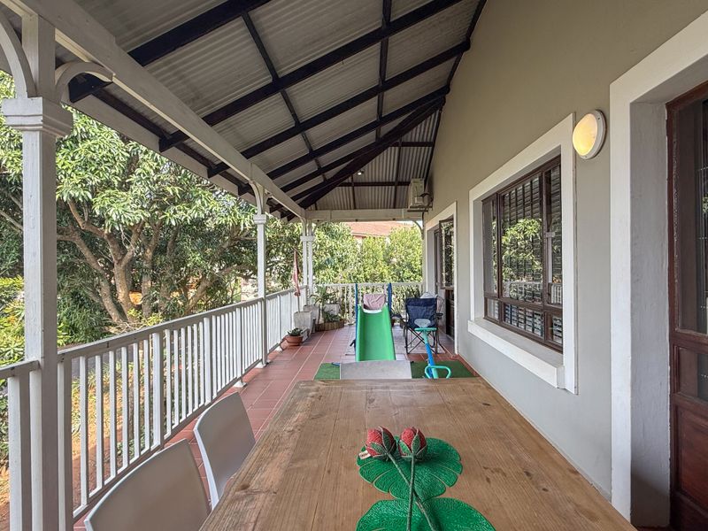 Modern 3-Bedroom Luxury Apartment in Wakenshaw – Comfort, Style & Prime Location - Photo 3