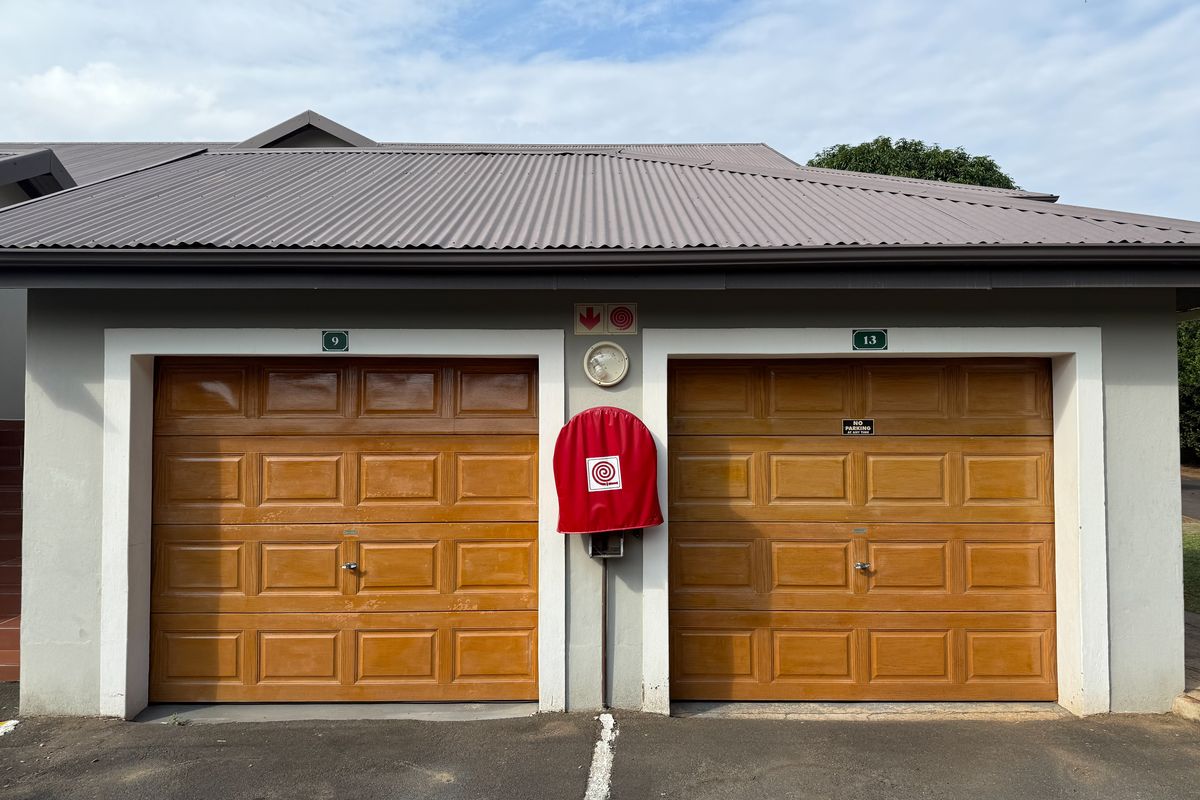 Modern 3-Bedroom Luxury Apartment in Wakenshaw – Comfort, Style & Prime Location - Photo 2