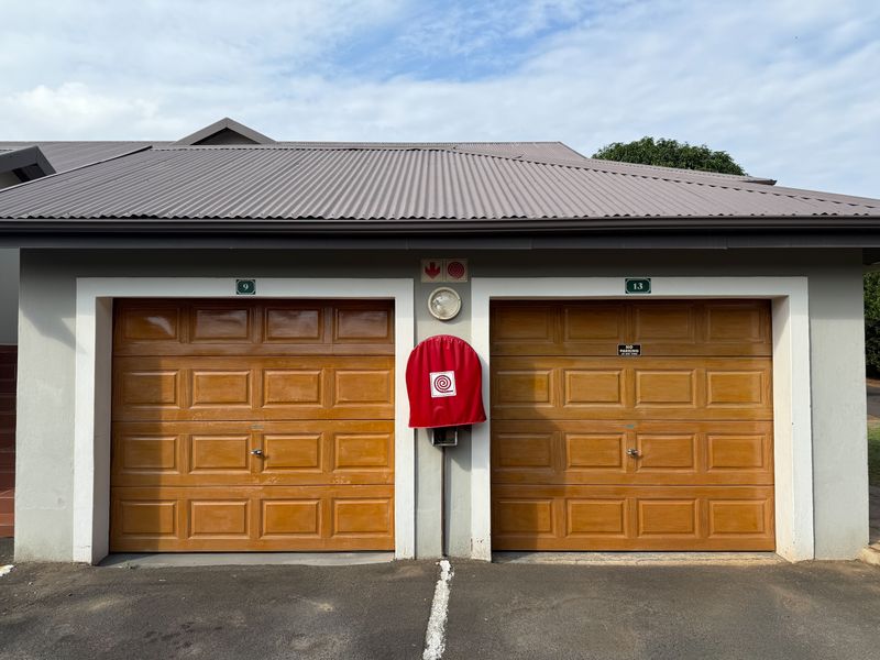 Modern 3-Bedroom Luxury Apartment in Wakenshaw – Comfort, Style & Prime Location - Photo 2