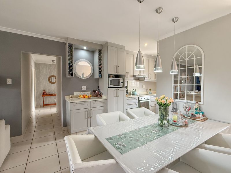 Modern 3-Bedroom Luxury Apartment in Wakenshaw – Comfort, Style & Prime Location - Photo 7