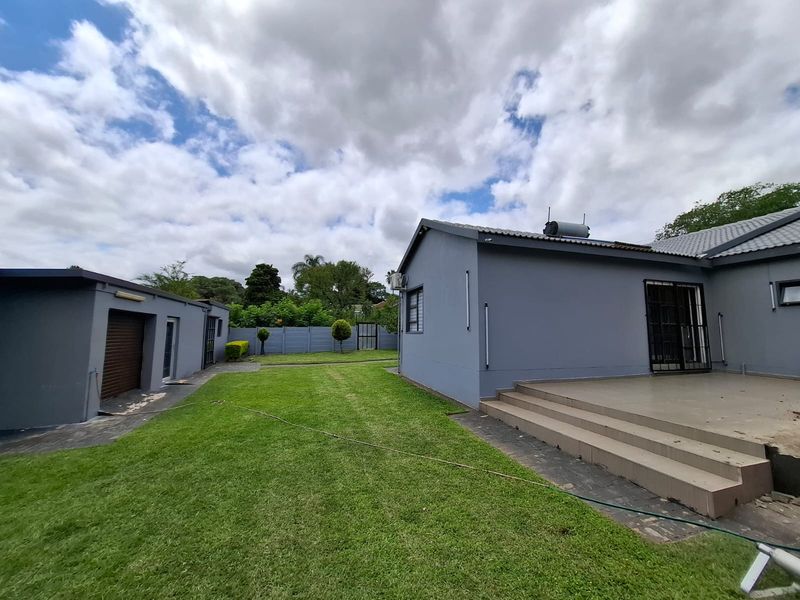 Family Haven for sale in Safari Gardens, Rustenburg - Photo 2