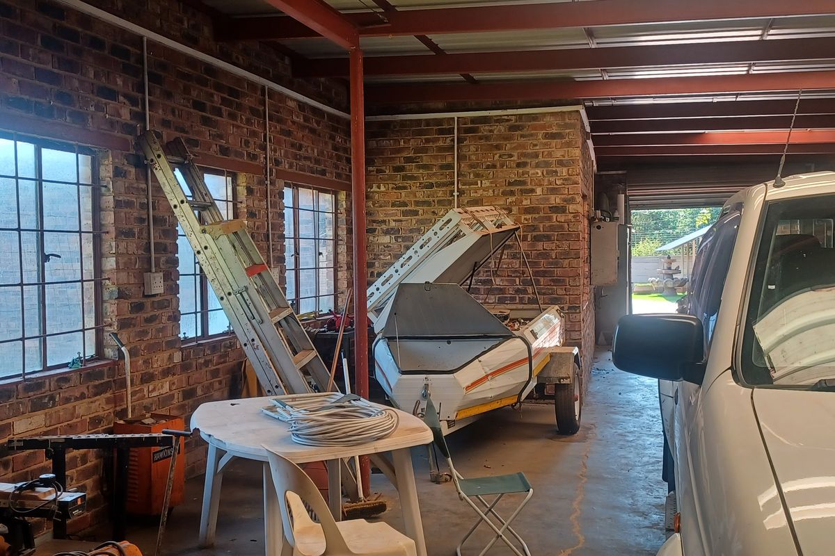 3 Bedroomed house with 1 Bedroom Cottage - Photo 4