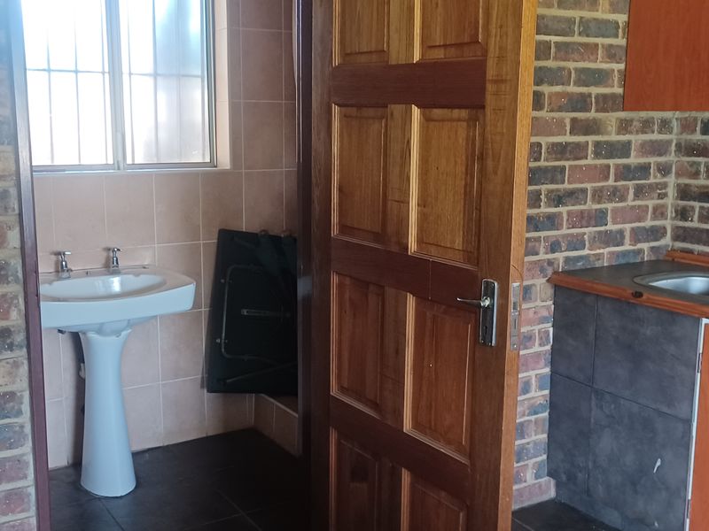 3 Bedroomed house with 1 Bedroom Cottage - Photo 9