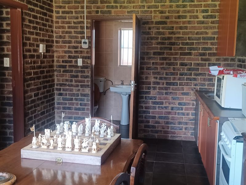 3 Bedroomed house with 1 Bedroom Cottage - Photo 10