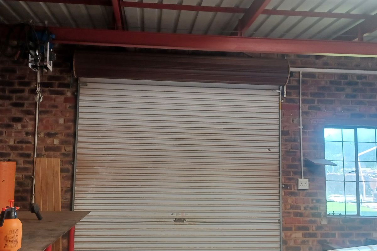 3 Bedroomed house with 1 Bedroom Cottage - Photo 5