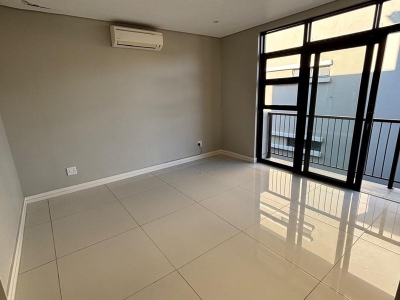 Elegant 5-Bedroom Home with Breathtaking Views & Luxurious Comfort - Photo 7