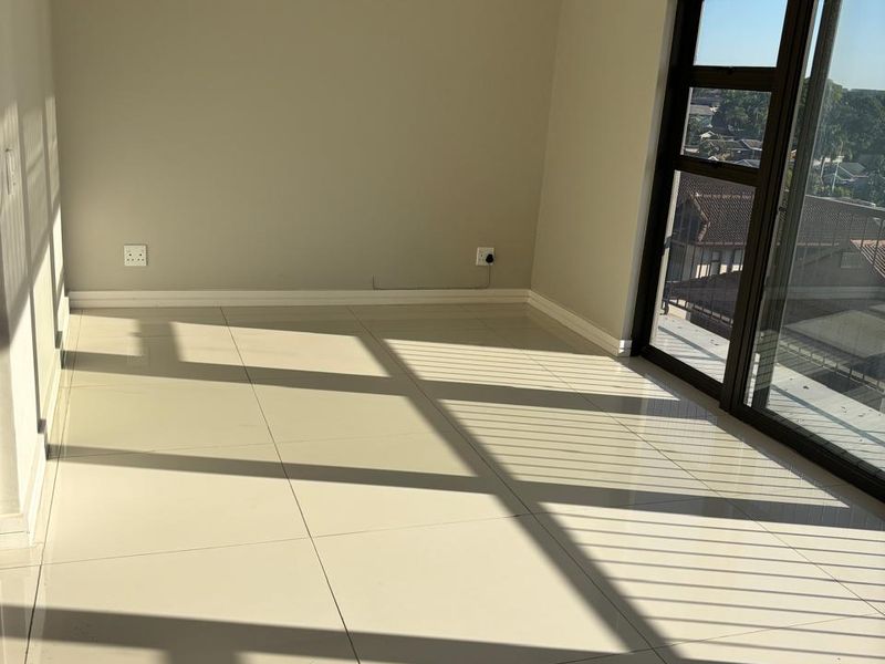 Elegant 5-Bedroom Home with Breathtaking Views & Luxurious Comfort - Photo 6