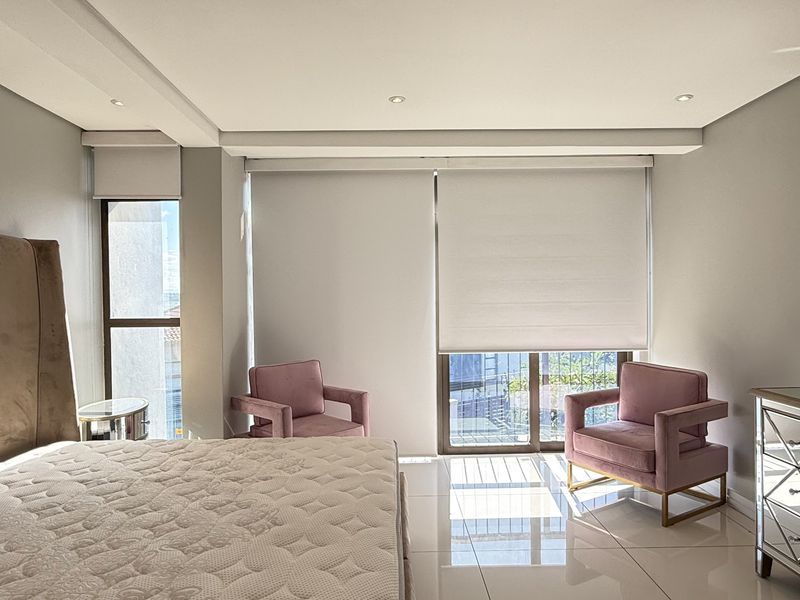 Modern Living – Stylish 5-Bedroom, 4.5-Bathroom Home Across 3 Levels - Photo 10