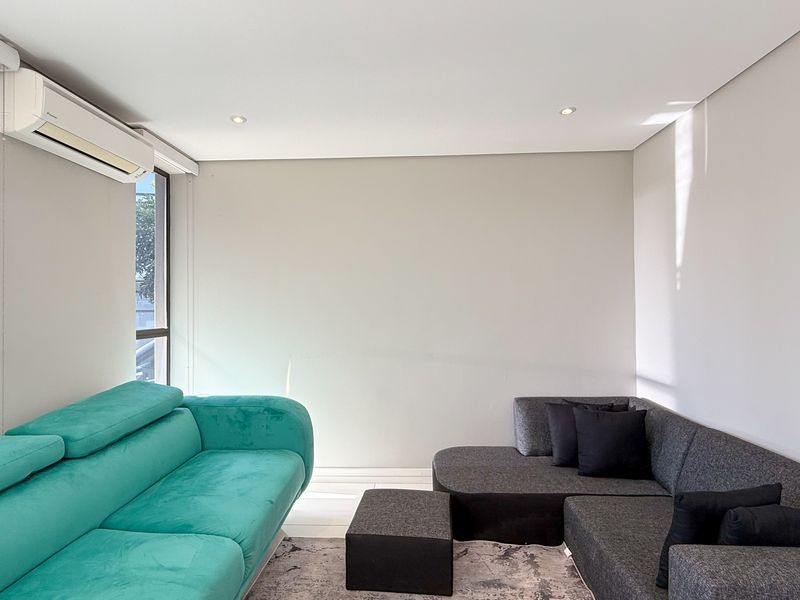 Modern Living – Stylish 5-Bedroom, 4.5-Bathroom Home Across 3 Levels - Photo 9