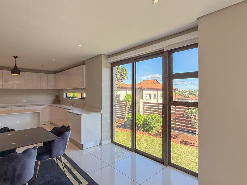 Modern Living – Stylish 5-Bedroom, 4.5-Bathroom Home Across 3 Levels - Photo 5