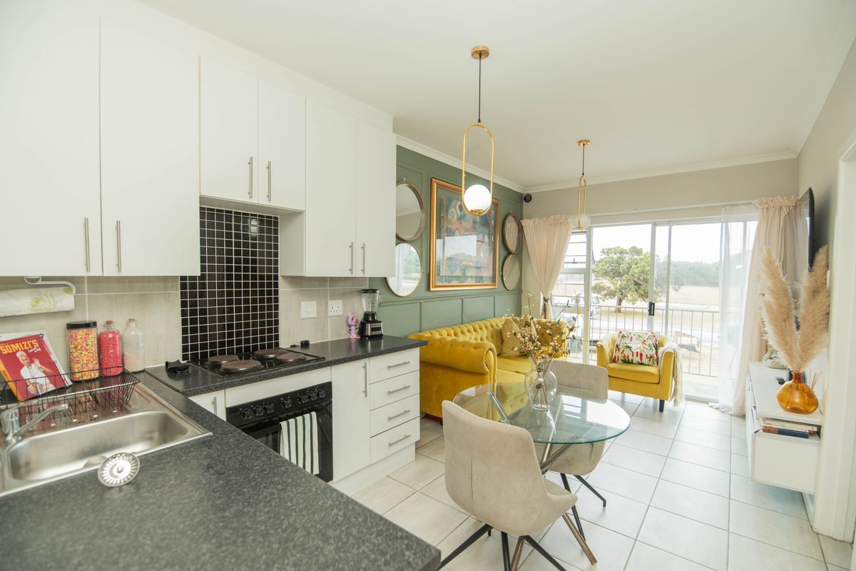 WALMER HEIGHTS 2 BED 1 BATH APARTMENT FOR SALE - Photo 4