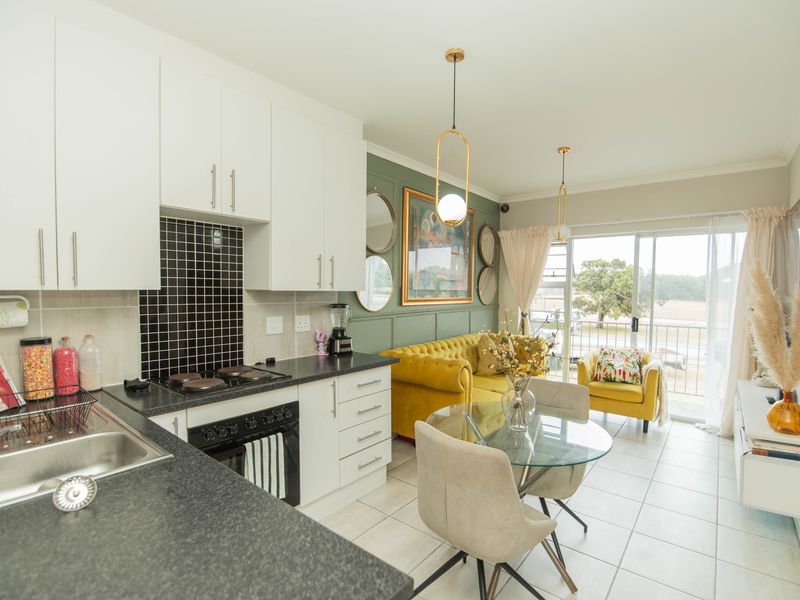 WALMER HEIGHTS 2 BED 1 BATH APARTMENT FOR SALE - Photo 4