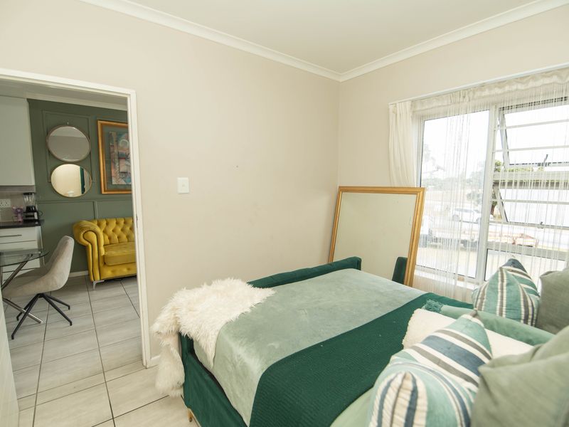 WALMER HEIGHTS 2 BED 1 BATH APARTMENT FOR SALE - Photo 10