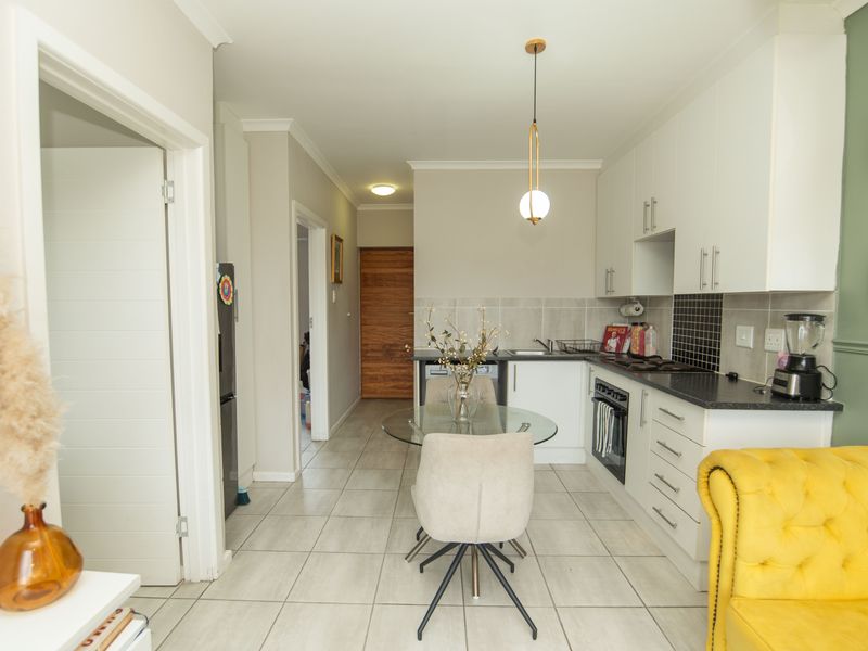 WALMER HEIGHTS 2 BED 1 BATH APARTMENT FOR SALE - Photo 7