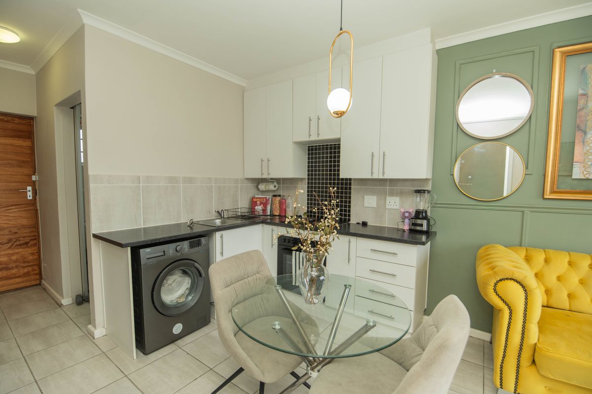 WALMER HEIGHTS 2 BED 1 BATH APARTMENT FOR SALE - Photo 5