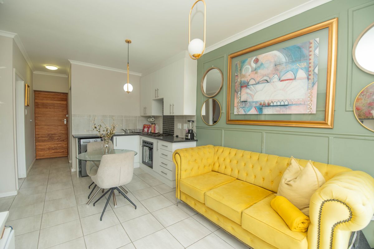 WALMER HEIGHTS 2 BED 1 BATH APARTMENT FOR SALE - Photo 2