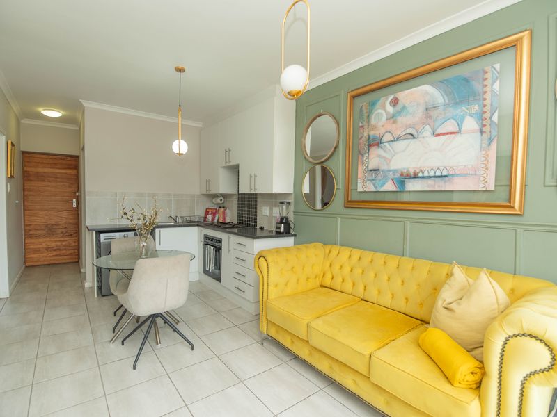 WALMER HEIGHTS 2 BED 1 BATH APARTMENT FOR SALE - Photo 2