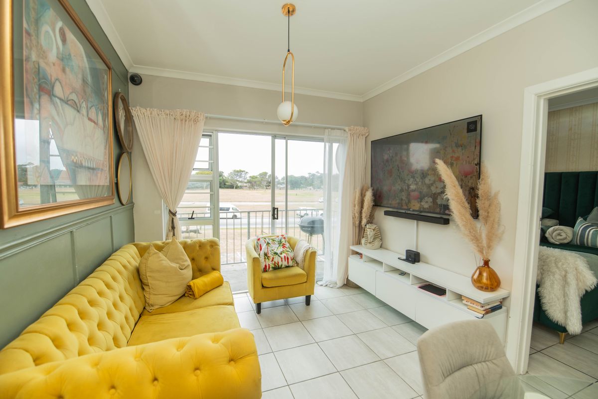 WALMER HEIGHTS 2 BED 1 BATH APARTMENT FOR SALE - Photo 3