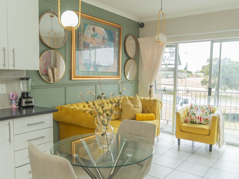 WALMER HEIGHTS 2 BED 1 BATH APARTMENT FOR SALE - Photo 1