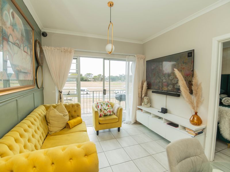 WALMER HEIGHTS 2 BED 1 BATH APARTMENT FOR SALE - Photo 3