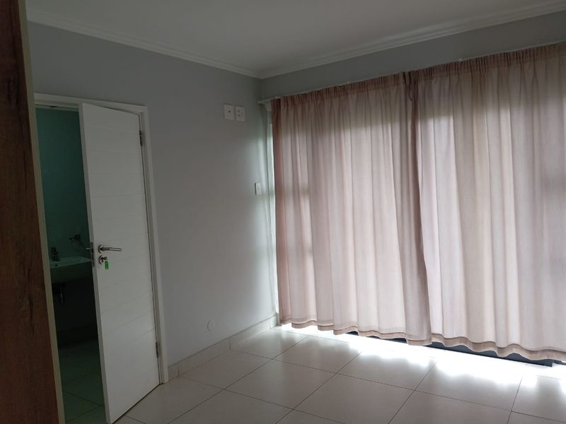 *Urban Oasis in Umhlanga!* - Photo 10