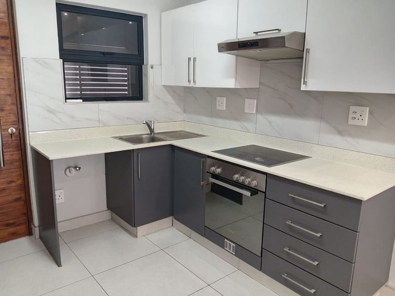 *Urban Oasis in Umhlanga!* - Photo 4