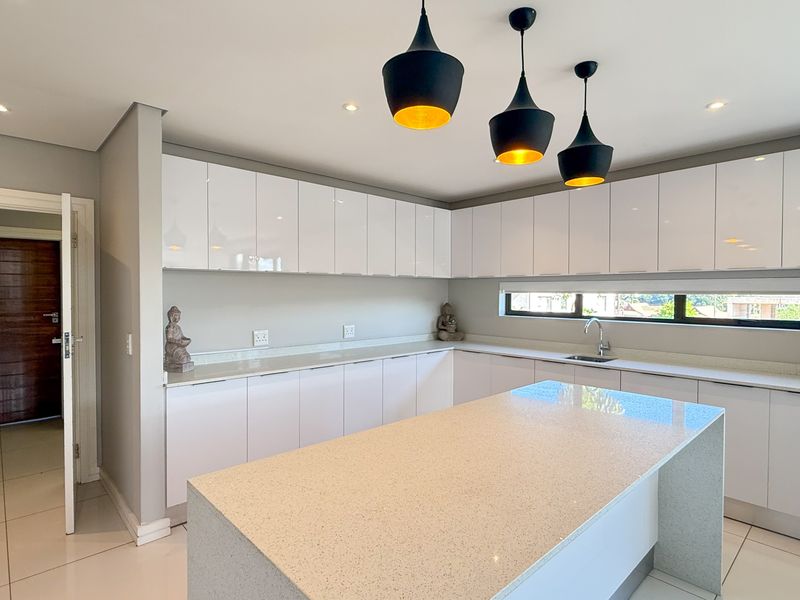 Modern 3-Level Luxury Living in the Heart of Izinga, Umhlanga - Photo 3