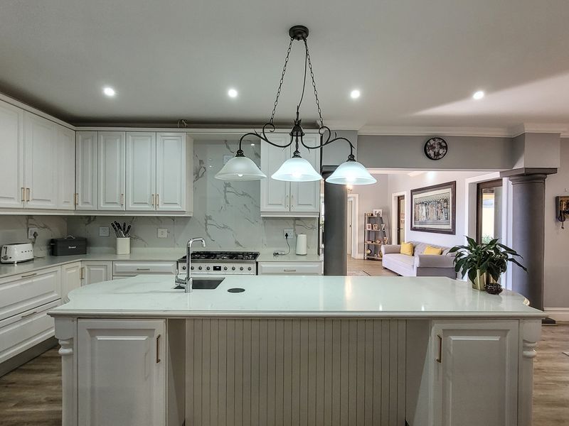 Modern Masterpiece in Izinga, Umhlanga – 4 Bedroom Luxury Home - Photo 3