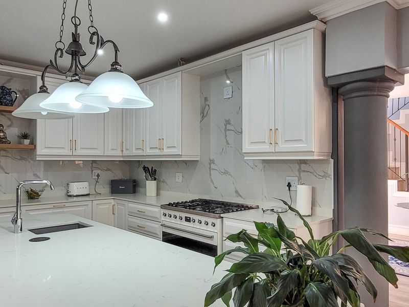 Modern Masterpiece in Izinga, Umhlanga – 4 Bedroom Luxury Home - Photo 4